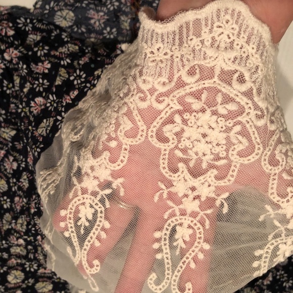 UMGEE XL BELL SLEEVE, LACY , COLOURFUL BLOUSE, TASSELS, NEW OR LIKE NEW - Picture 6 of 8